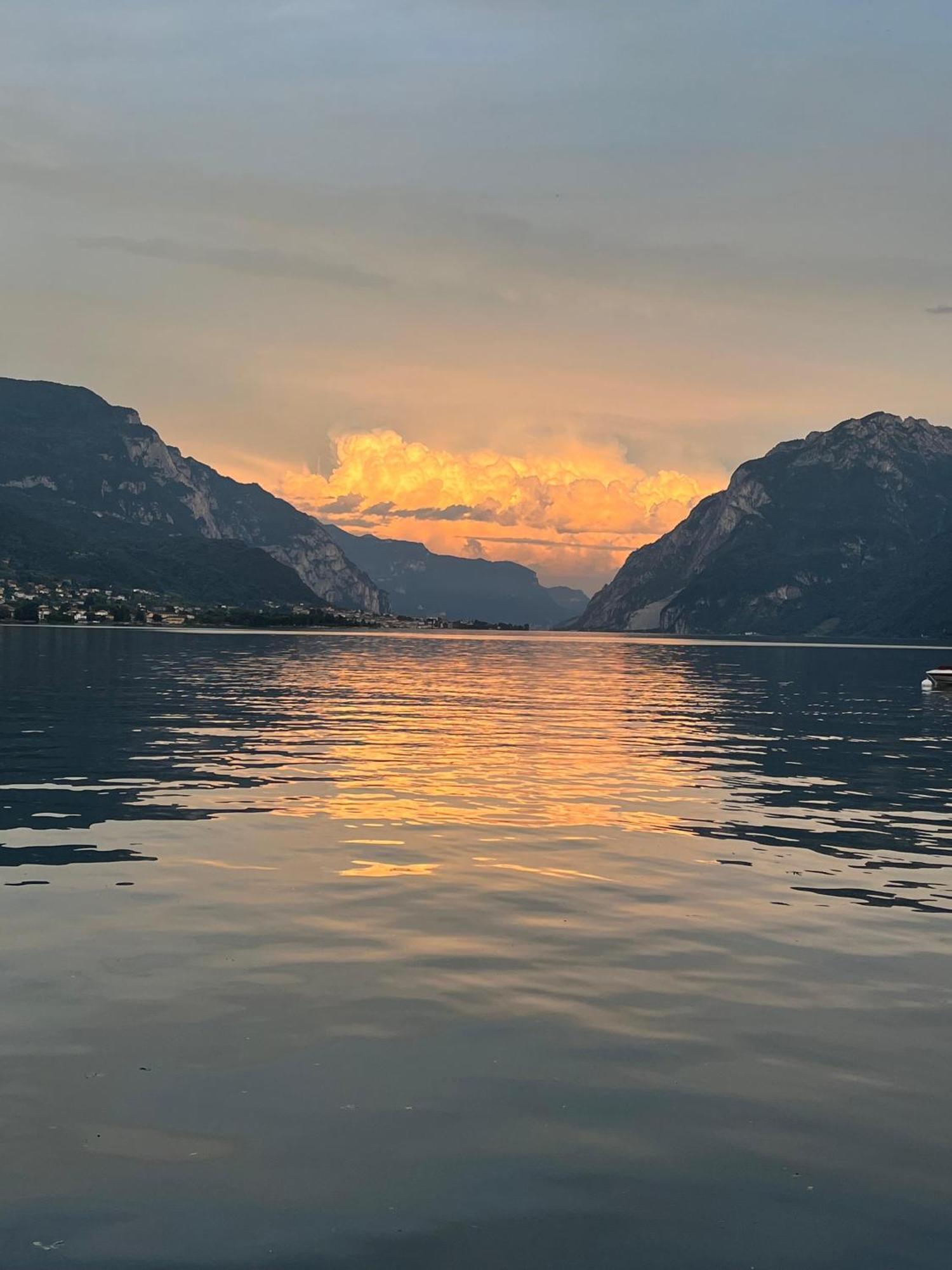 Domus Graziana - Lake Front Oliveto Lario Экстерьер фото